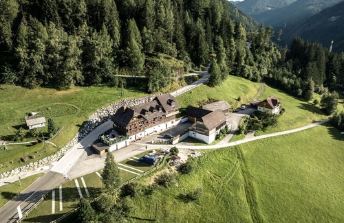 Donnersbach Apartment | Cosy apartment for 6 guests with WIFI, TV, patio, pets allowed and parking