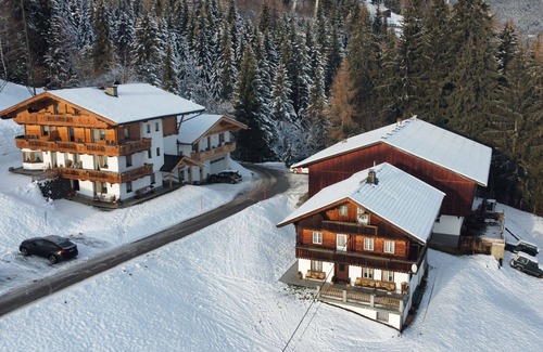 Emberg Apartment | Cosy apartment for 11 people with WIFI, TV and balcony