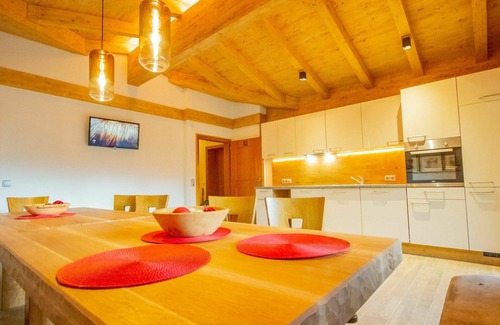 Fuegenberg Apartment | Cosy apartment for 20 people with WIFI, TV and balcony