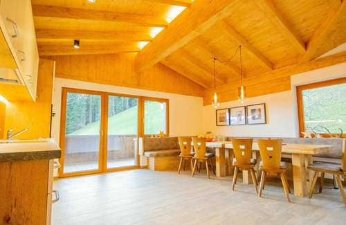 Fuegenberg Apartment | Cosy apartment for 20 people with WIFI, TV and balcony