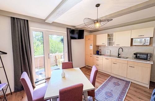 Thumersbach Apartment | Cosy apartment for 6 guests with WIFI, TV, terrace and pets allowed