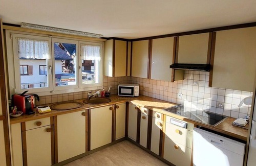 Sundlauenen Apartment | Cosy apartment for 6 guests with WIFI, TV and balcony