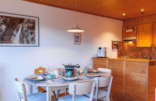 Val d'Illiez Apartment | Cosy apartment for 6 guests with balcony, panoramic view and parking