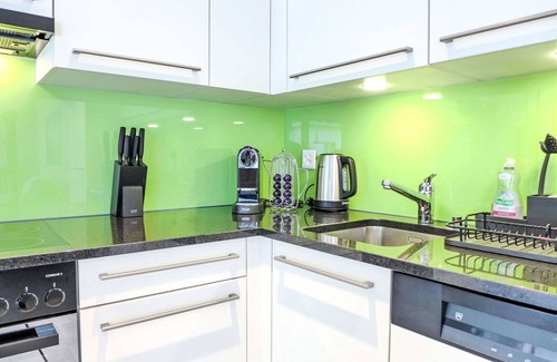 Blausee Apartment | Cosy apartment for 3 guests with hot tub, WIFI, TV, terrace and panoramic view