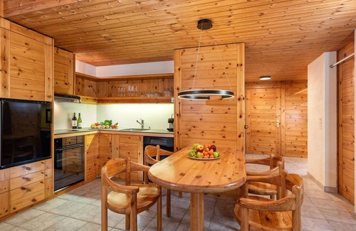 Lenzerheide Apartment | Cosy apartment for 4 guests with TV, balcony and pets allowed