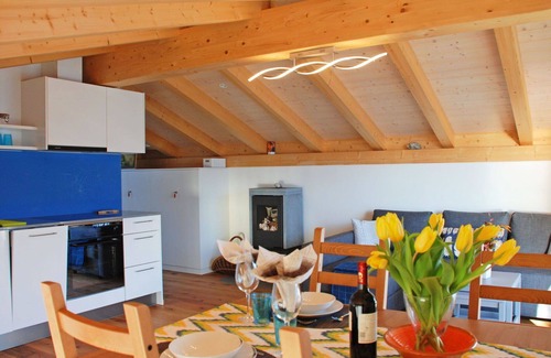 Porto Ronco Apartment | Cosy apartment for 4 people with WIFI, TV, balcony, pets allowed and panoramic view