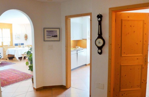 Maloja Apartment | Cosy apartment for 4 guests with WIFI, TV, balcony, pets allowed and parking