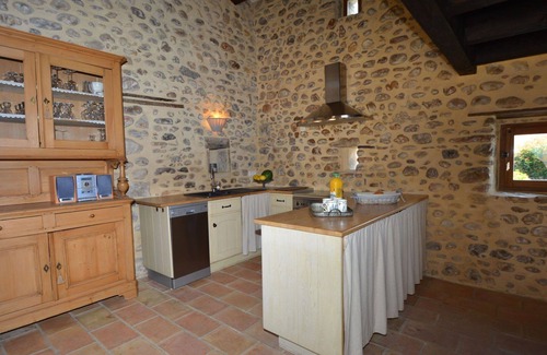 Saint-Denis Apartment | Cosy apartment for 6 people with pool, WIFI, TV and terrace