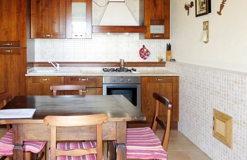 Cossombrato Apartment | Cosy apartment for 3 people with WIFI, pool, A/C, TV, patio and pets allowed