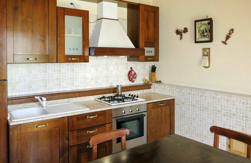 Cossombrato Apartment | Cosy apartment for 3 people with WIFI, pool, A/C, TV, patio and pets allowed