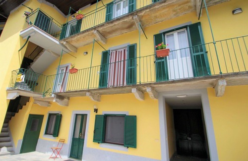Germignaga Apartment | Cosy apartment for 3 guests with WIFI, TV and patio