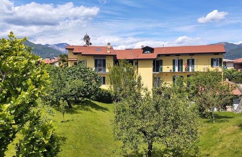 Germignaga Apartment | Cosy apartment for 3 guests with WIFI, TV and patio