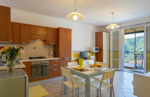 Pietrabruna Apartment | Cosy apartment for 6 people with pool, WIFI, TV, patio and panoramic view