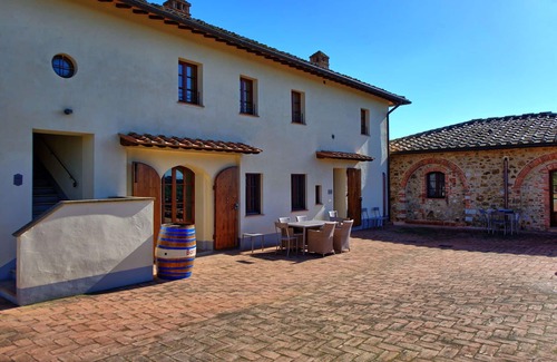 Castelnuovo Berardenga Apartment | Cosy apartment for 4 people with pool, A/C, TV and panoramic view, close to Siena
