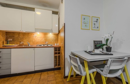 Ponte Arche Apartment | Cosy apartment for 2 guests with TV, patio and pets allowed