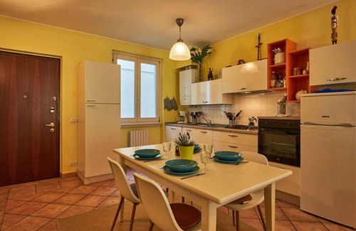 Valsolda Apartment | Cosy apartment for 4 people with pool, WIFI, TV, terrace and pets allowed