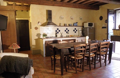 Monteleone d'Orvieto Apartment | Cosy apartment for 8 guests with pool, WIFI and TV