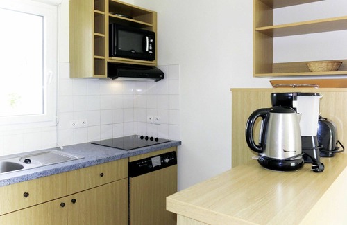 Azay-le-Rideau House | Cosy apartment in villa for 6 people with WIFI, pool, TV, terrace and pets allowed
