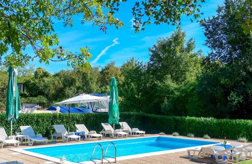 Sveti Vid Dobrinjski Apartment | Cosy apartment for 4 people with A/C, WIFI, pool, TV, patio, pets allowed and parking
