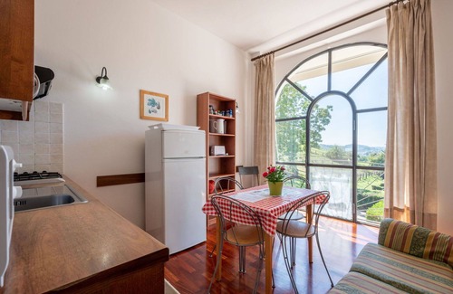 Azzano d'Asti Villa | Cosy apartment in villa for 6 people with WIFI, A/C, pool, terrace, pets allowed and parking