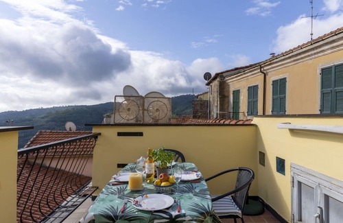 Pietrabruna House | Cosy apartment in villa for 6 people with WIFI, TV and terrace