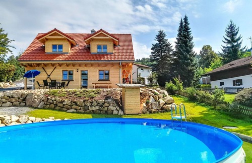 Oberkreuzberg House | Cosy apartment in villa for 6 people with pool, WIFI, hot tub, TV and patio