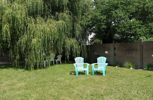 Plouhinec Villa | Cosy apartment in villa for 4 guests with WIFI, TV, terrace and pets allowed