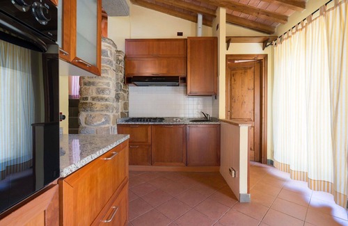 Poggibonsi Villa | Cosy apartment in villa with A/C, pool, WIFI, TV, pets allowed and parking, close to San Gimignano