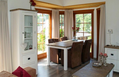 Langeberg House | Cosy apartment in villa for 4 guests with WIFI, TV, terrace and parking
