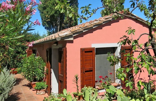 Orciatico Villa | Cosy apartment in villa with pool, WIFI, TV, terrace, pets allowed, panoramic view and parking