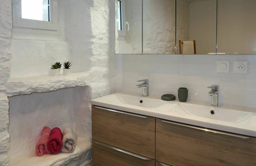 Plozevet Villa | Cosy apartment in villa for 4 guests with WIFI and parking