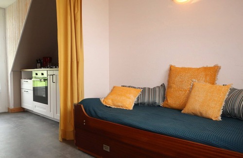 Plozevet Villa | Cosy apartment in villa for 3 guests with WIFI and parking