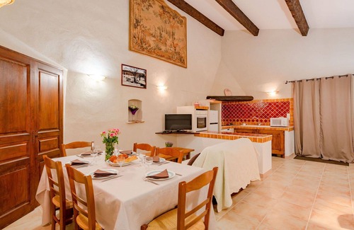 Draguignan Villa | Cosy apartment in villa with pool, WIFI, TV, terrace, pets allowed, panoramic view and parking