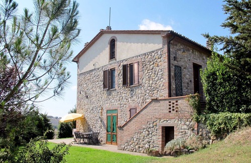 Lajatico Villa | Cosy apartment in villa for 2 people with WIFI, pool, TV and patio
