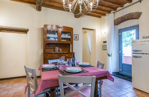 Castagneto Carducci Villa | Cosy apartment in villa for 4 people with WIFI, pool, A/C, TV and pets allowed