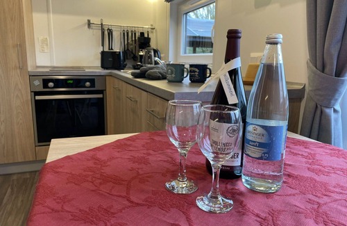 Wemding House | Cosy apartment in villa for 4 guests with WIFI, A/C, TV, terrace and pets allowed