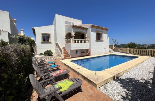 Costa Nova House | Cosy apartment in villa with WIFI, A/C, private pool, TV, terrace, pets allowed and parking