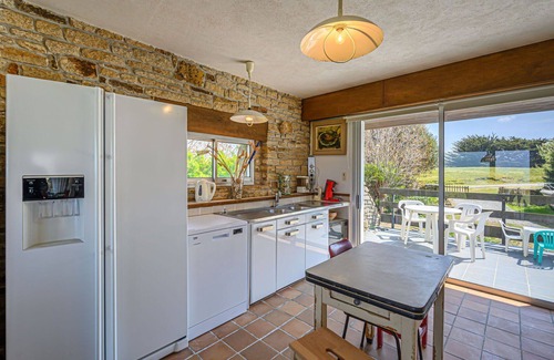 Saint-Pierre-Quiberon House | Cosy apartment in villa for 10 people with WIFI, TV, terrace and parking