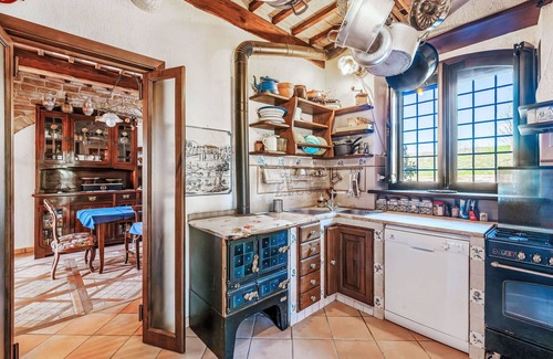 Lidarno Villa | Cosy apartment in villa for 6 people with WIFI, pool, TV, patio, pets allowed and parking
