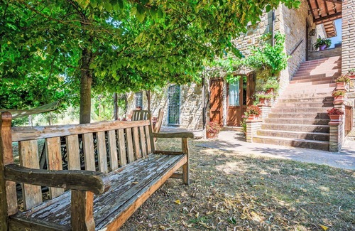 Lidarno Villa | Cosy apartment in villa for 6 people with WIFI, pool, TV, patio, pets allowed and parking