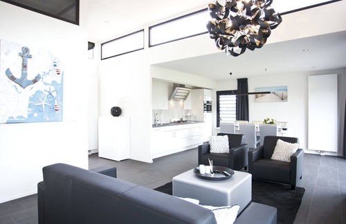 Belfeld House | Cosy apartment in villa for 6 guests with WIFI, pool, TV and terrace