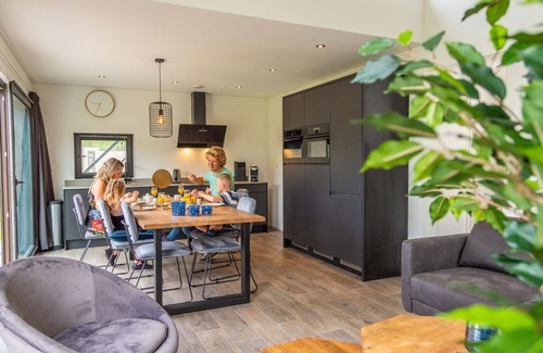 Belfeld House | Cosy apartment in villa for 6 guests with WIFI, pool, TV and terrace