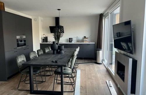 Belfeld House | Cosy apartment in villa for 10 guests with WIFI, pool, TV and terrace
