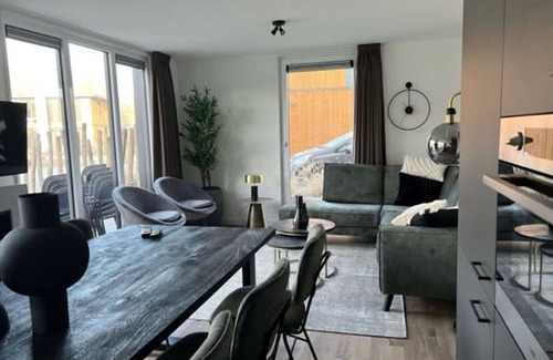 Belfeld House | Cosy apartment in villa for 10 guests with WIFI, pool, TV and terrace