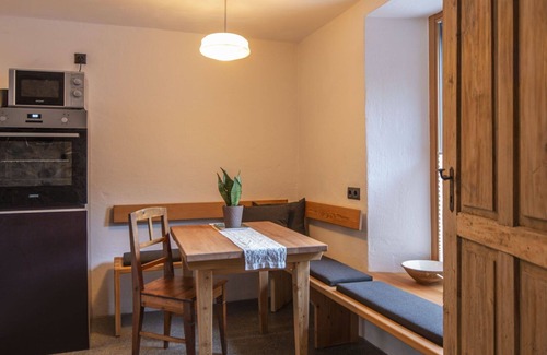 Kauns Villa | Cosy apartment in villa for 3 people with WIFI and patio