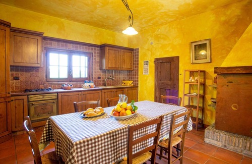 Casalbordino House | Cosy apartment in villa for 6 guests with WIFI, pool, TV, terrace and parking
