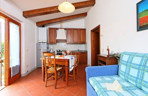 San Leolino Villa | Cosy apartment in villa for 2 guests with pool, A/C, WIFI, TV, terrace, pets allowed and parking