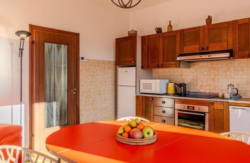Dervio Villa | Cosy apartment in villa for 6 guests with A/C, WIFI, TV, patio and parking