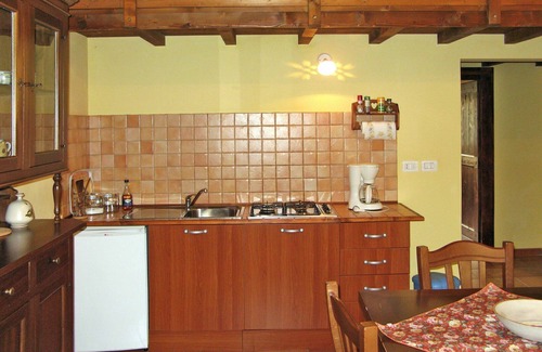 Collecorvino Villa | Cosy apartment in villa for 5 guests with WIFI, pool, TV, terrace, pets allowed and parking