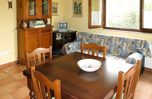 Collecorvino Villa | Cosy apartment in villa for 5 guests with WIFI, pool, TV, terrace, pets allowed and parking